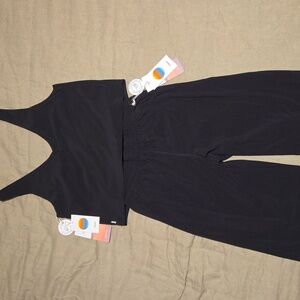 Vuori Villa Wideleg Pant (Short) and Villa Cropped Tank SET